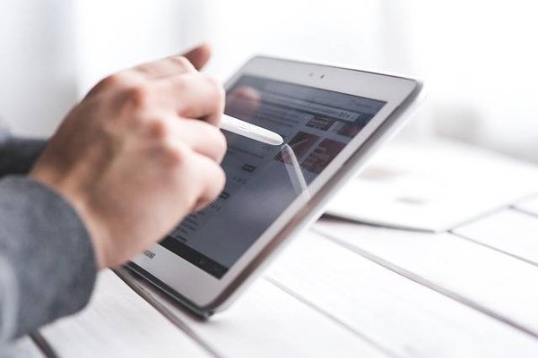 Les avantages et inconvénients des tablettes tactiles pour le travail